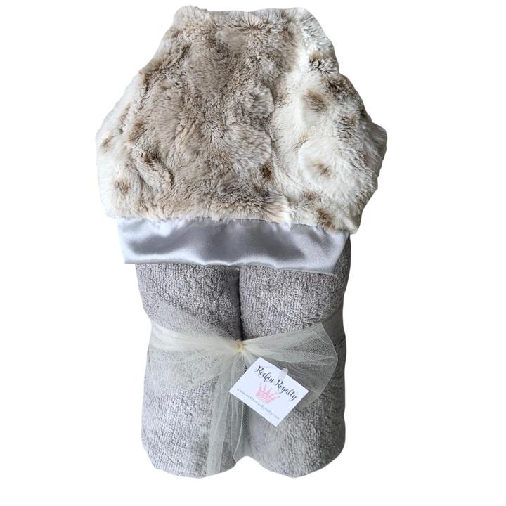 Rockin Royalty Grey Snowcat Plush Hooded Towel